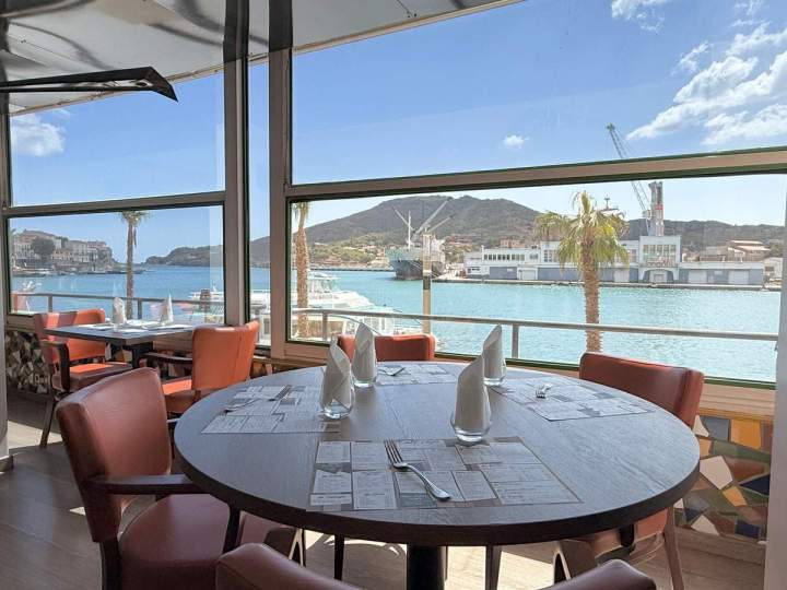 Vue imprenable sur le port